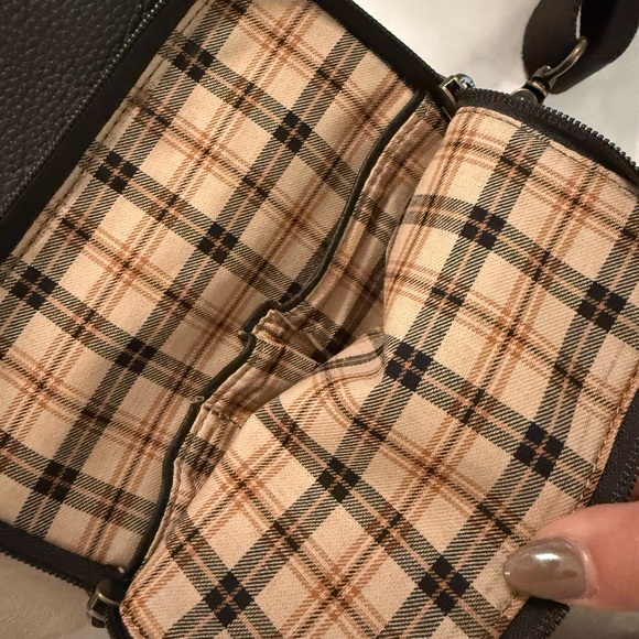 Men’s Levenger Custom Leather Crossbody - Picture 3 of 7